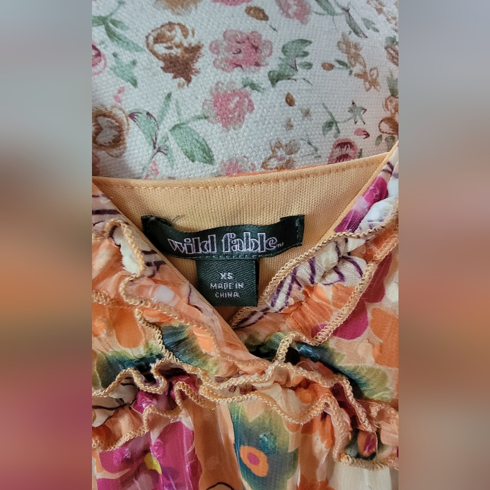 NWT Wild Fable Multicolor Floral Top Size XS - Picture 2 of 5